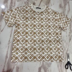 Louis Vuitton Men Tee in White and Gold